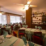 Hotel Sarre 3*