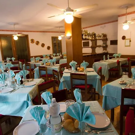 Hotel Sarre 3*